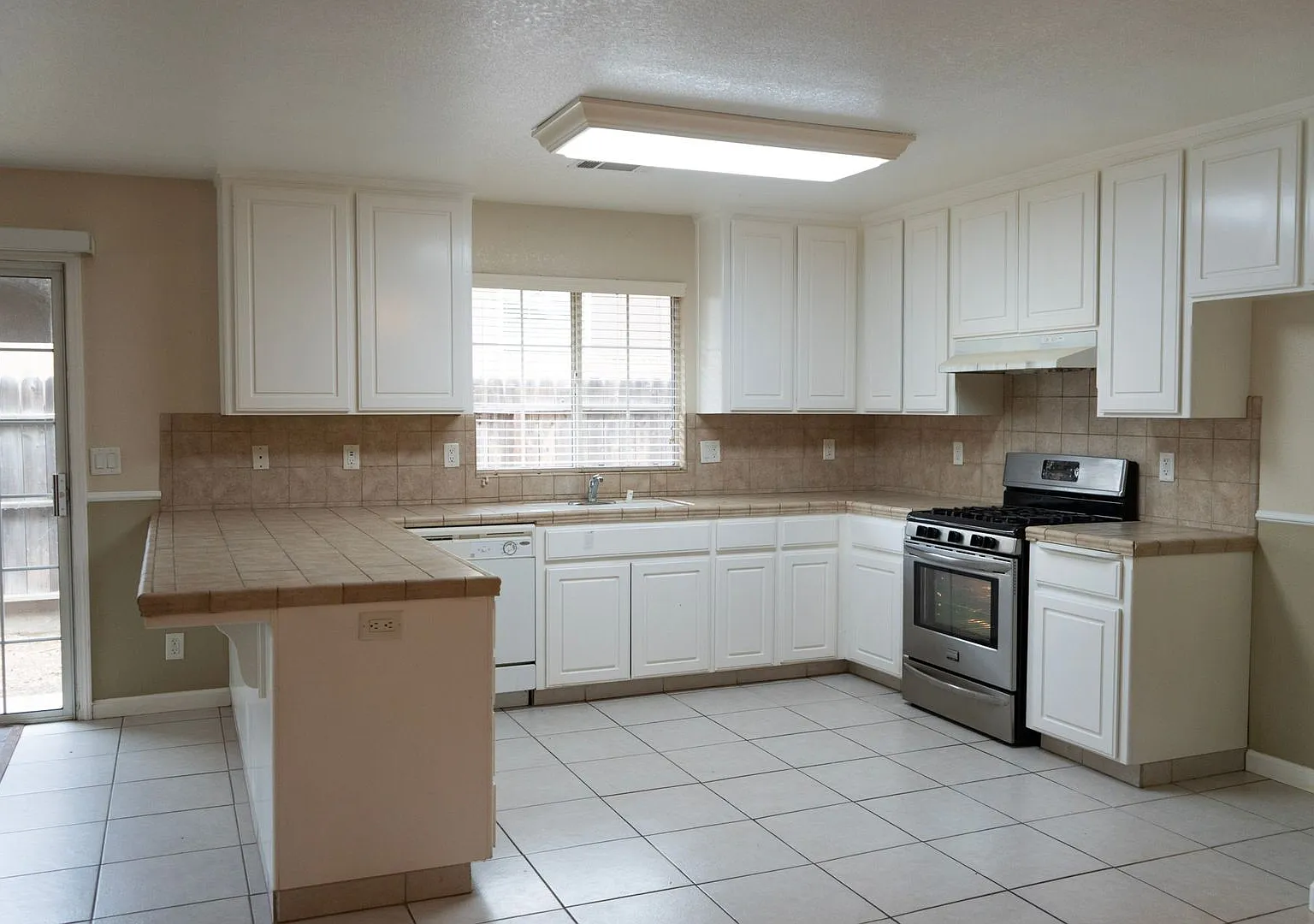 Whittier Ave 3135 - HW — Photo 4