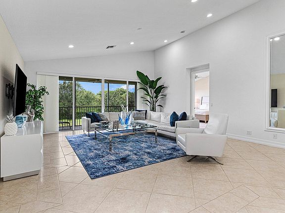 3rd image of 6309 Graycliff Dr APT C
