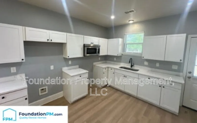 3 bed, 2.0 bath, 1292 sqft, $1,895 — Photo 3