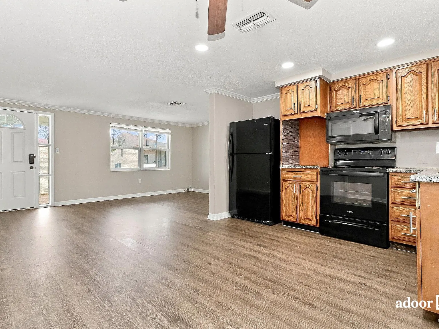 3 bed, 2.0 bath, 1098 sqft, $1,845 — Photo 3