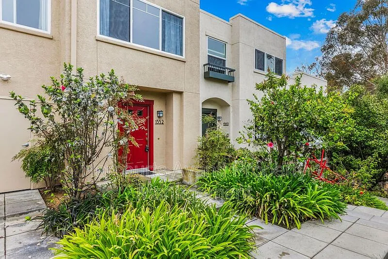 3 bed, 2.5 bath, 1586 sqft, $4,350 — Photo 2