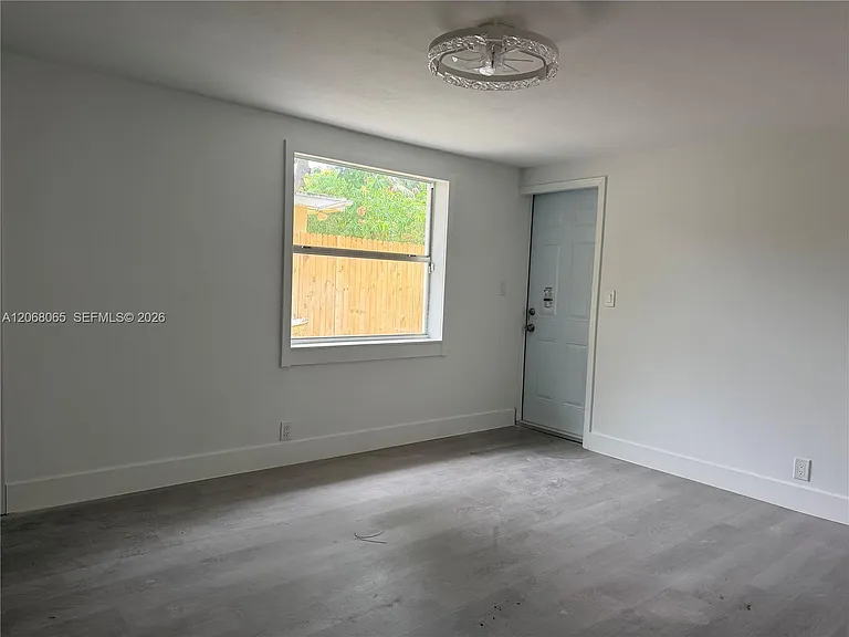650 SW 55th Ave — Photo 12