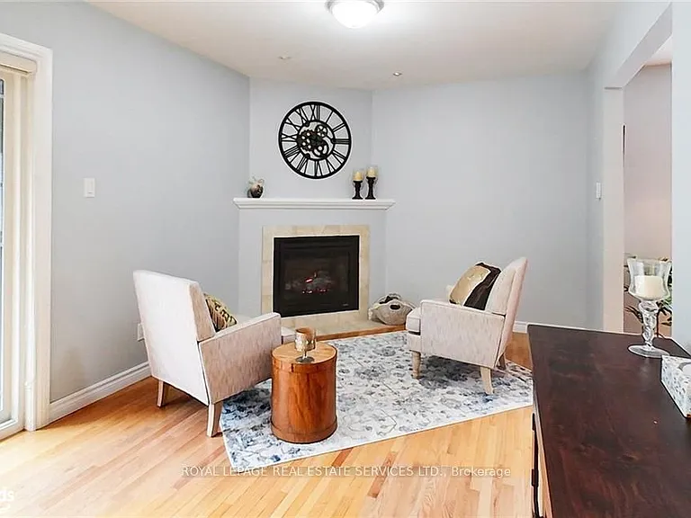 112 Bruce St S — Photo 12
