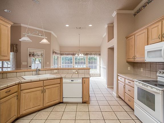 3rd image of 1203 Warbler Dr