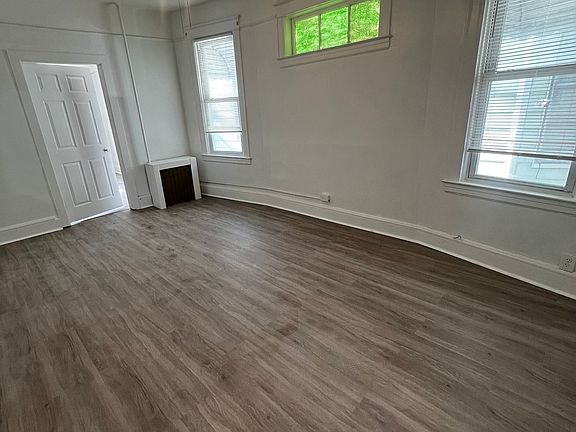 3rd image of 625 Beach Ave Floor 1