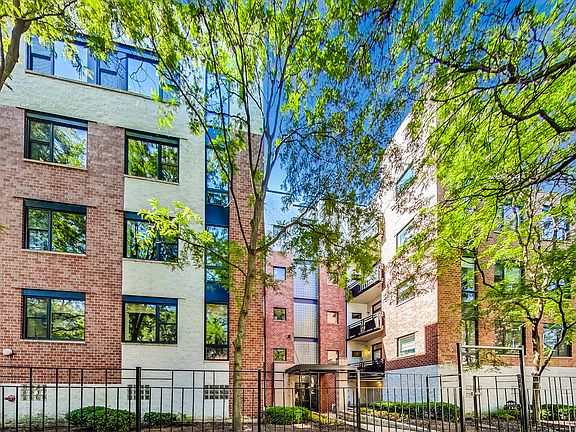 3rd image of 2337 W Wolfram St APT 215