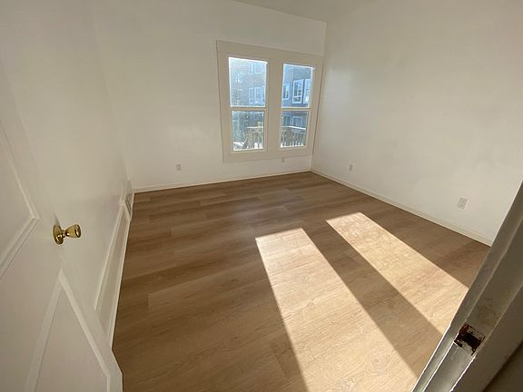 5th image of 267 Lee Ave