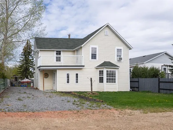 1018 E Moville St, Camrose County, AB T0B 3P0