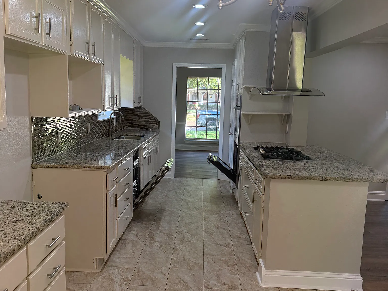 4 bed, 2282 sqft, $2,400 — Photo 3