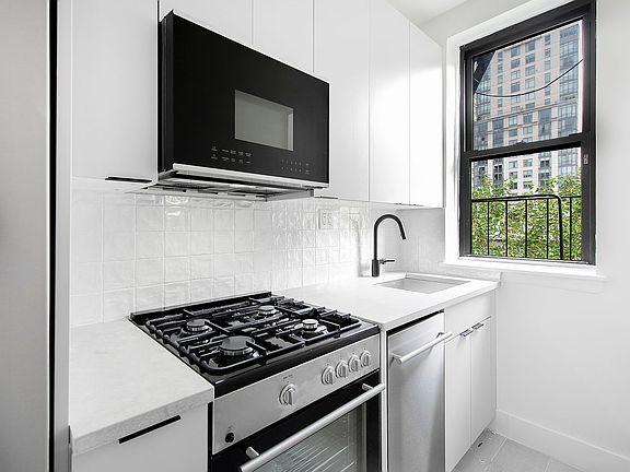 2nd image of 423 E 77th St #5C