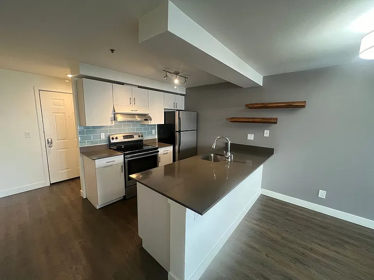 Cameron Apartments — Photo 20