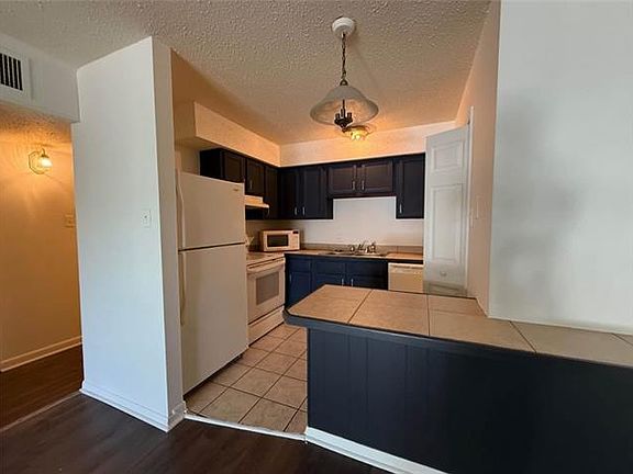 4th image of 812 Martin Behrman Ave APT P