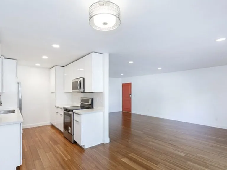 1601 Veteran Ave #101 — Photo 4