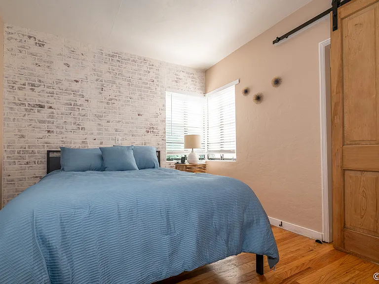 2620 E Lee St — Photo 13