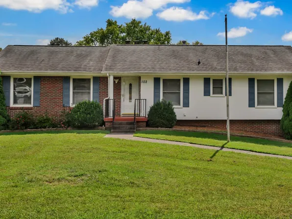 102 Bullock Dr, Clarksville, TN 37040