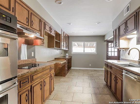 4th image of 15103 Encinito St