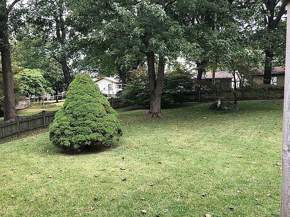 5th image of 1612 Grandview Dr