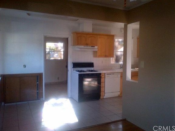 4th image of 4759 Blackthorne Ave