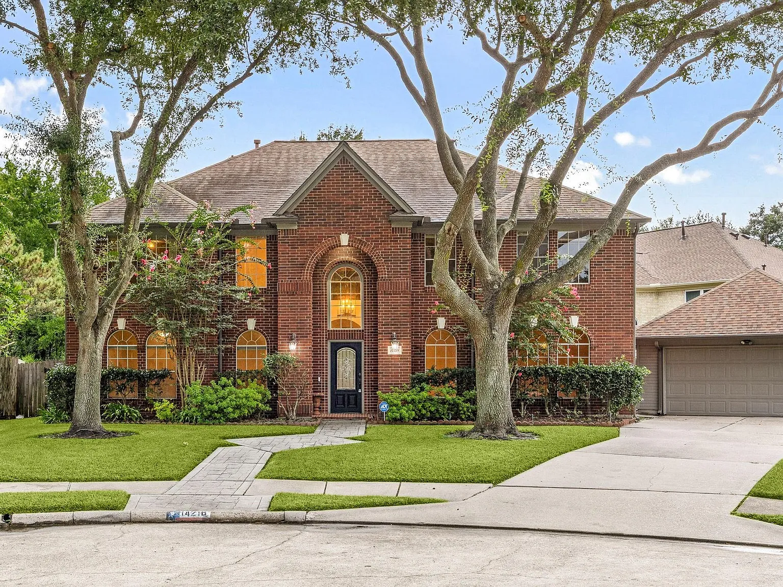 4 bed, 3.5 bath, 3498 sqft, $3,850 — Photo 2