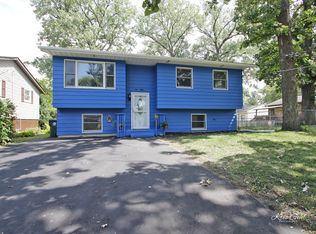 915 Bayview Ct, Round Lake, IL 60073