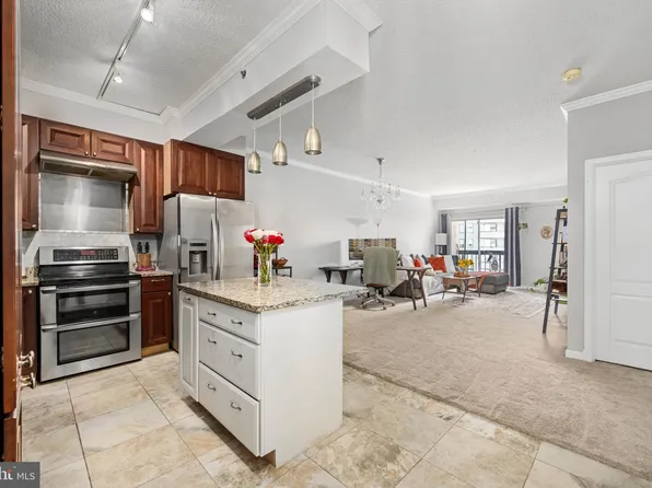 1211 S Eads St APT 711, Arlington, VA 22202