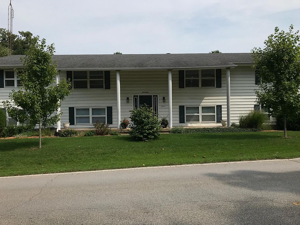 Front view of building. Available apt. is on upper right side in photo.