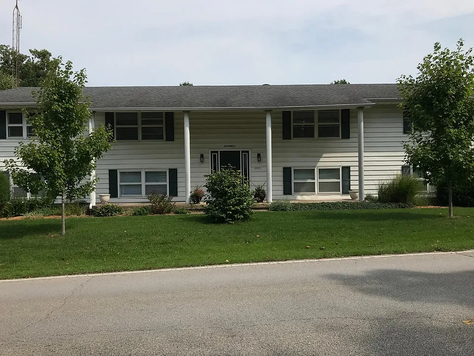 Front view of building. Available apt. is on upper right side in photo.