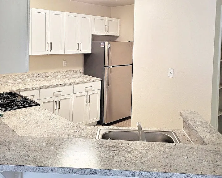 Emerald Park Apartments — Photo 9