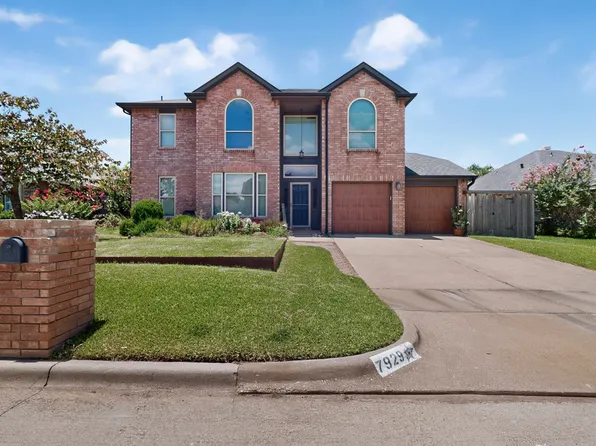7929 Whispering Woods Ln, North Richland Hills, TX 76182