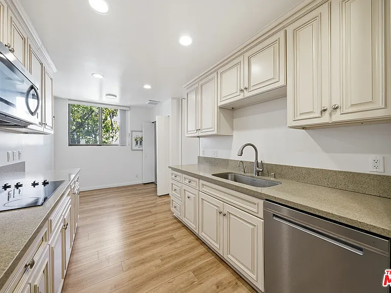 141 S Linden Dr #206 — Photo 39