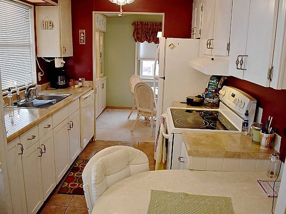 4th image of 2431 Lakeside Dr
