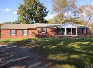 2005 Smith Dr, Clayton, NC 27520