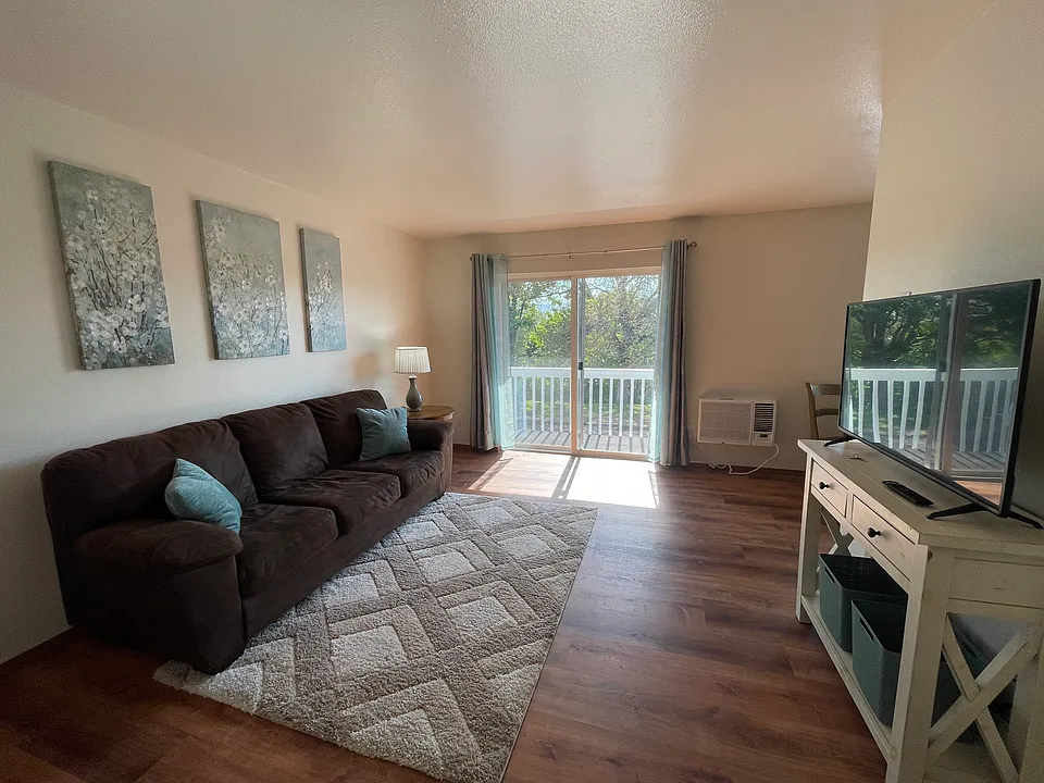 116 E Dewberry Ave #12