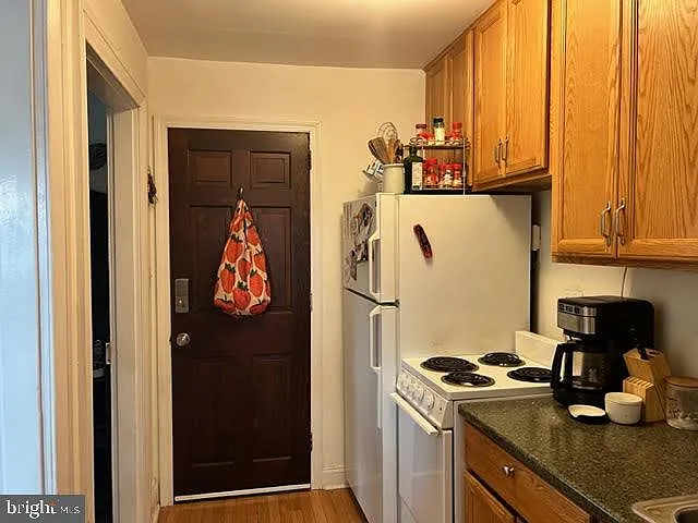 131 W Miner St — Photo 4