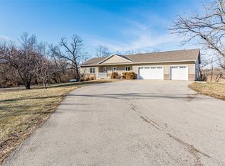3873 Greens Grove Rd, Center Point, IA 52213