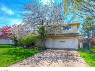 1906 Camberly Dr, Lyndhurst, OH