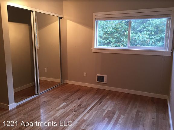 2nd image of 1221 Queen Anne Ave N APT 202