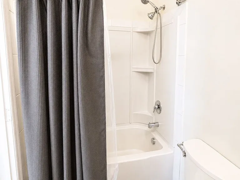 235 King St #6 — Photo 12