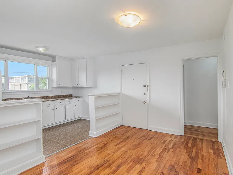 340 Tillbury Ave #4 — Photo 5