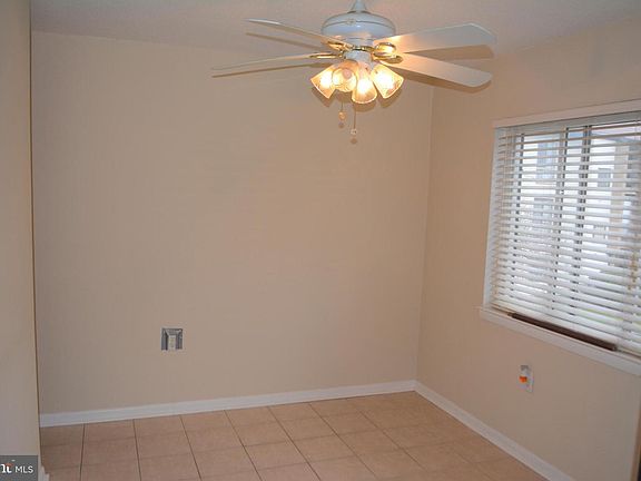 4th image of 611 Center St APT 103