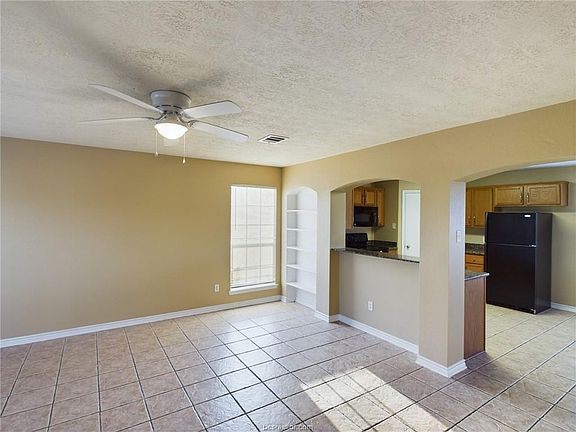 3rd image of 4064 Southern Trace Dr