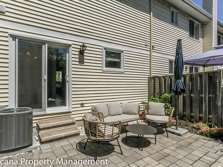 72 Burlington Cres #1 — Photo 28