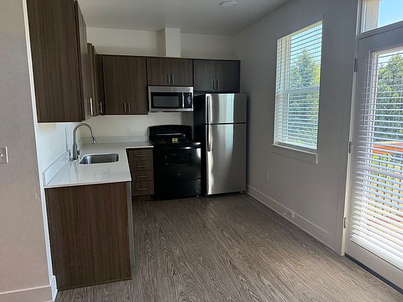 3rd image of 13609 NE 28th St #6