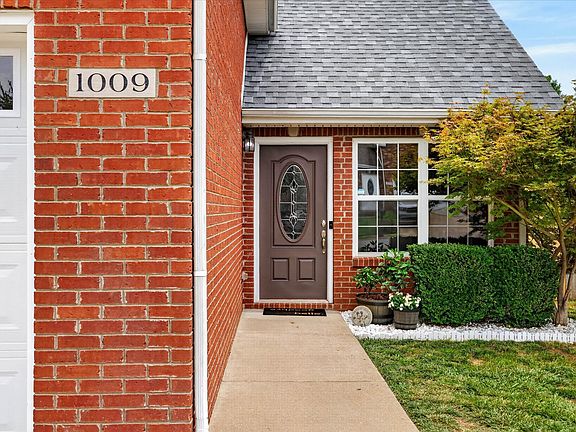 4th image of 1009 Hendricks Ct