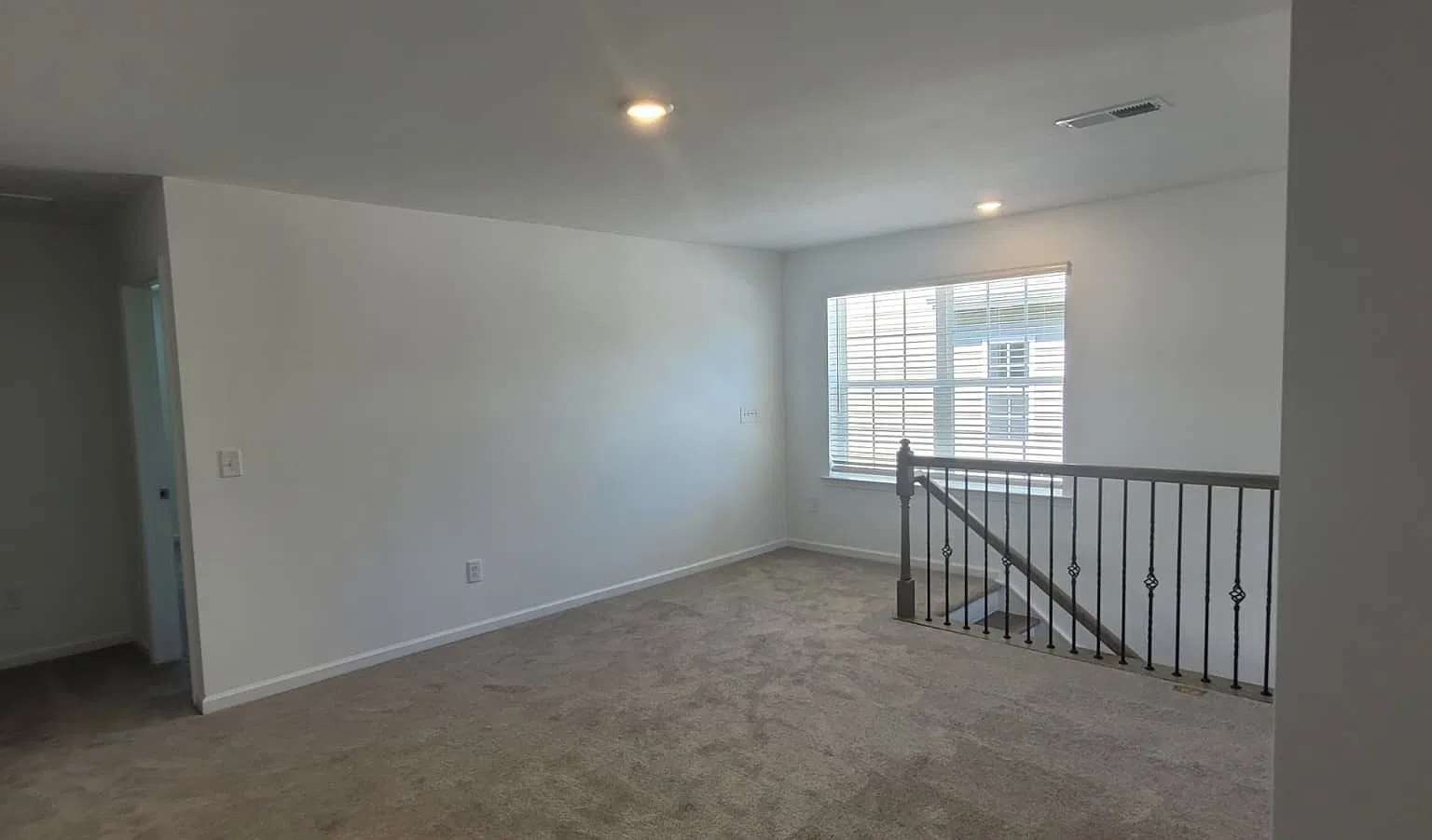 4 bed, 2.5 bath, 2158 sqft, $2,499 — Photo 2