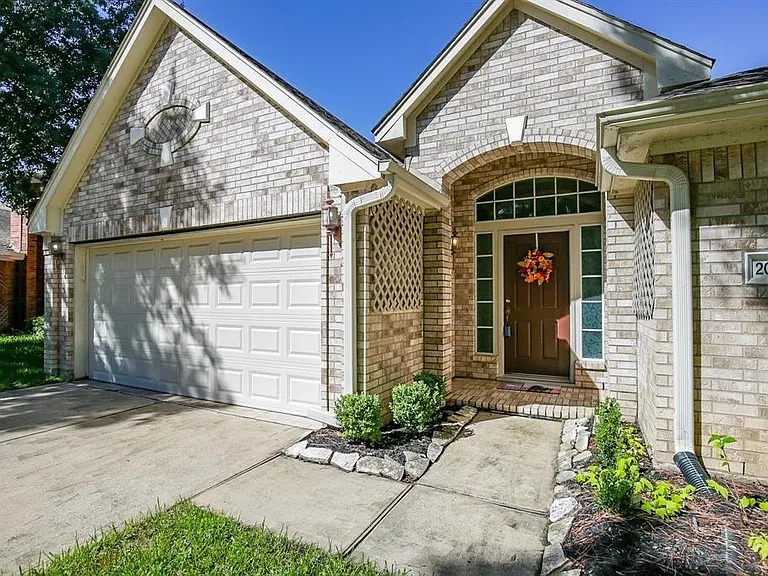 20502 Pioneer Bend Ct — Photo 2