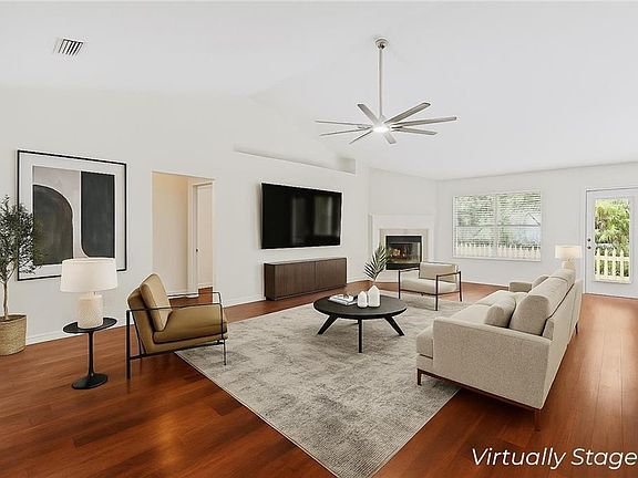 4th image of 157 Pemberton Loop