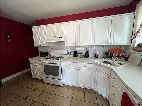 5th image of 825 S 24th St