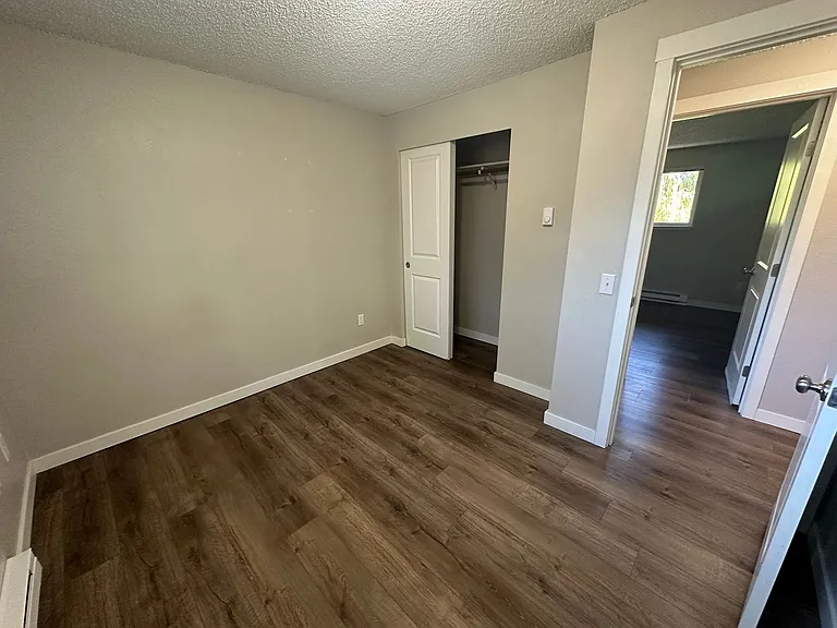 2000 Knox Ave — Photo 37