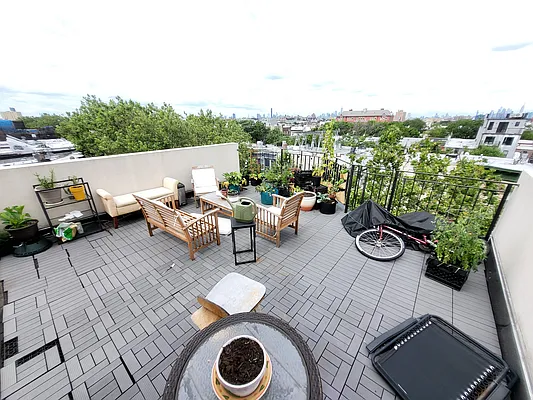 Rented by Real Team Brokerage | media 24